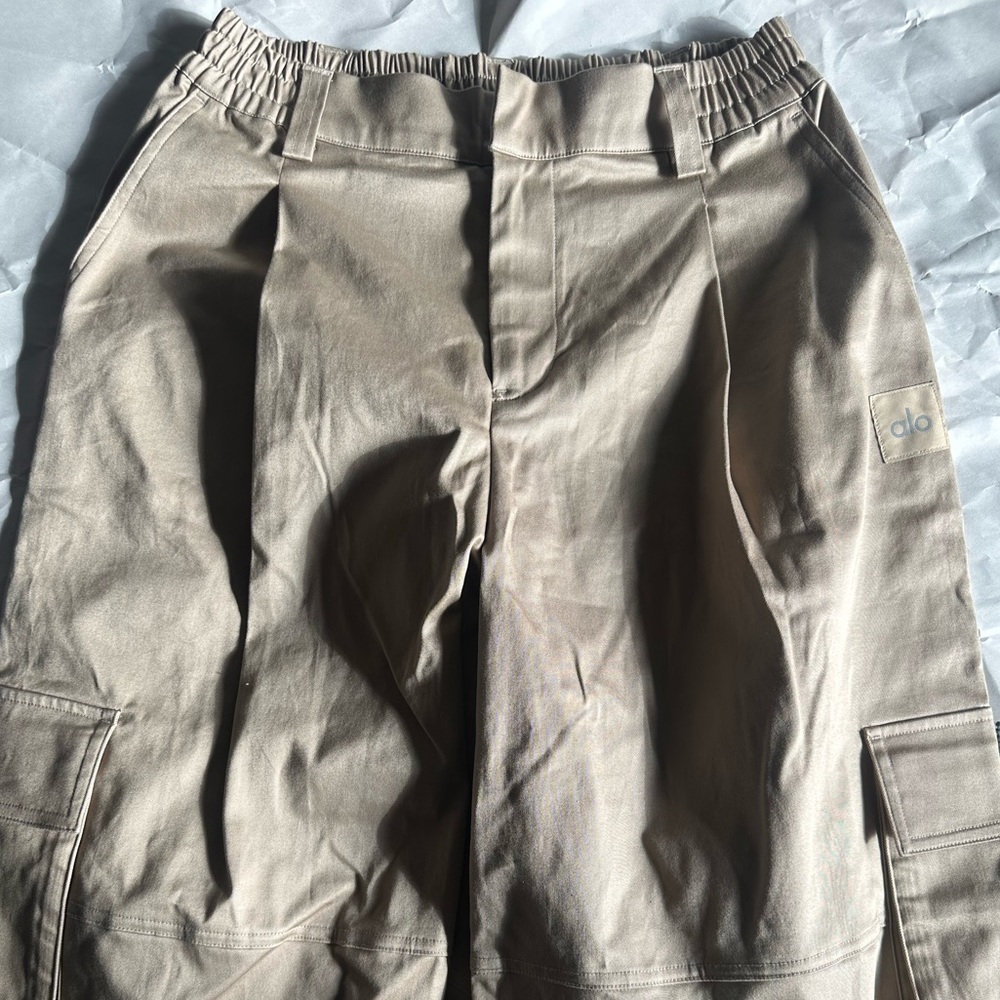 Women’s Alo Cargo Trouser - Picture 3 of 8